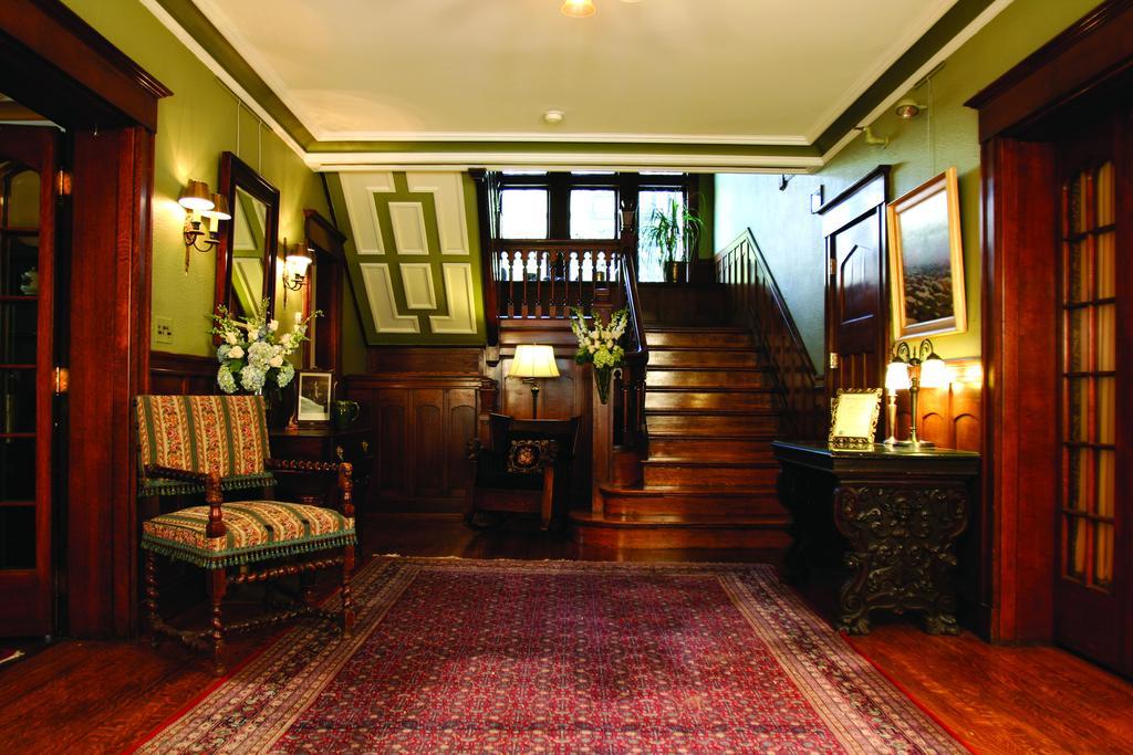 The Bertram Inn Brookline Bagian luar foto