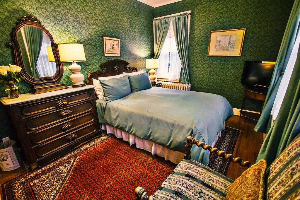 The Bertram Inn Brookline Bagian luar foto