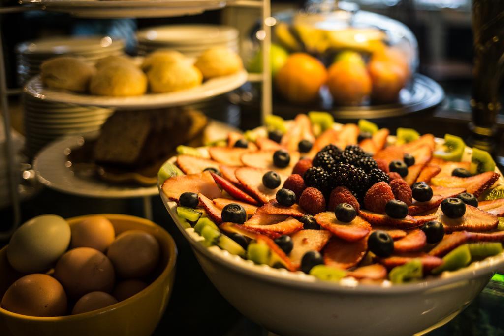 The Bertram Inn Brookline Bagian luar foto