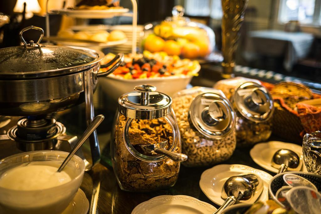 The Bertram Inn Brookline Bagian luar foto